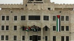 محافظ الخليل يقرر فتح عدة منشآت تجارية