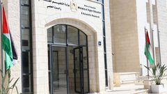 طلاب المنحة الجزائرية يحتجون غداً على وقف منحتهم ومصيرهم المجهول