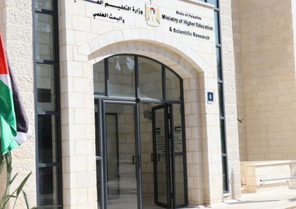 طلاب المنحة الجزائرية يحتجون غداً على وقف منحتهم ومصيرهم المجهول