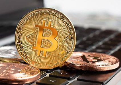 انخفاض سعر العملة الرقمية "بيتكوين"