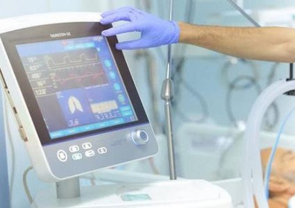 القطاع الخاص يتبرع لمستشفيات الخليل بأجهزة تنفس اصطناعي