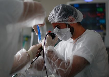 إيران تعلن بدء الاختبار البشري للقاح كورونا الأسبوع المقبل