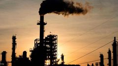 أسعار النفط العالمية قد تتخطى 60 دولارا للبرميل في 2021