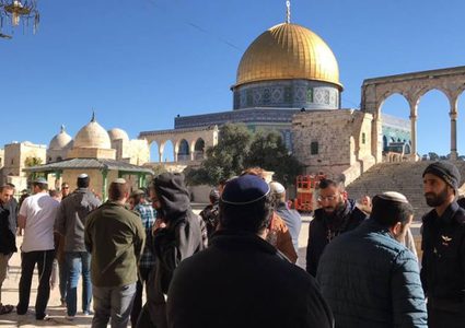 قطعان المستوطنين يقتحمون المسجد الأقصى