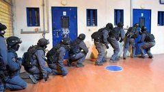 هيئة الأسرى : تزايد وتيرة الاقتحامات لقسم 10 في معتقل "نفحة"