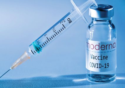 علماء يختبرون مزيجا من لقاحي "أسترازينيكا" و"سبوتنيك V"