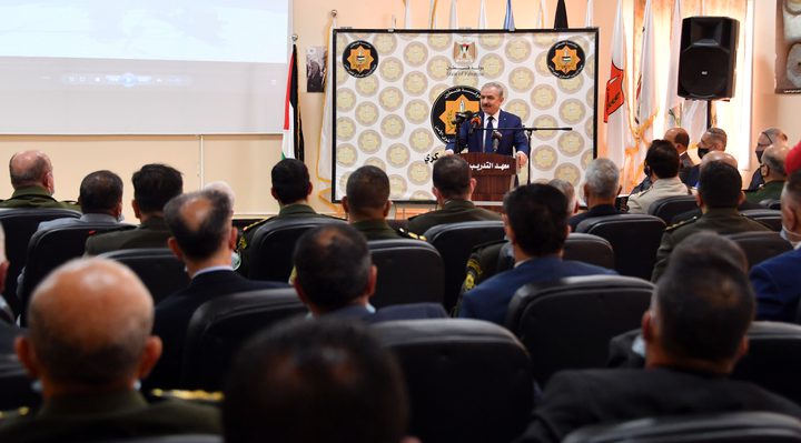 اشتية: المؤسسة الأمنية عنوانها الانتماء الوطني وعقيدتها الراسخة