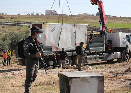 الاحتلال يفكك مسكنين ويستولي عليهما قرب بلدة الزعيِّم