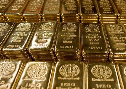 سعر الذهب ينخفض مع بدء استخدام لقاح كورونا