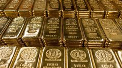 سعر الذهب ينخفض مع بدء استخدام لقاح كورونا