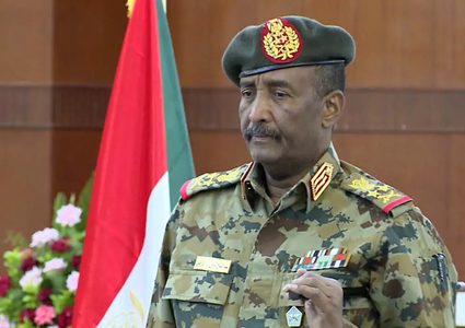 البرهان: خروج السودان من قائمة الإرهاب يدعم الانتقال الديمقراطي