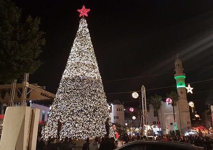 إضاءة شجرة الميلاد في القدس ضمن إجراءات وقائية ضد كورونا