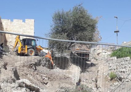 أعمال تجريف بالقرب من مدخل المقبرة اليوسفية بالقدس
