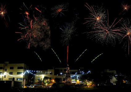 بلدة الزبابدة تضيء شجرة عيد الميلاد