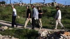 مواطنون يتصدون لهجوم المستوطنين في ياسوف شرق سلفيت