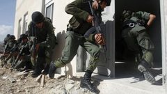 القبض على 11 مشتبها بهم باطلاق النار على مقرات أمنية في جنين