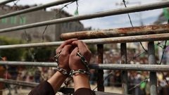 الاحتلال يماطل في تقديم العلاج للأسير إبراهيم غنيمات