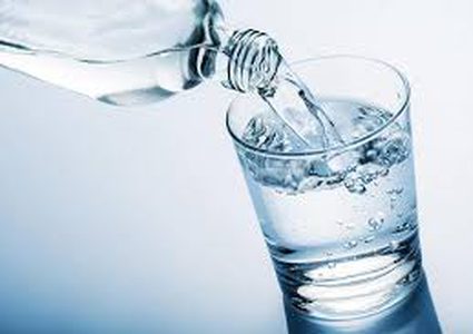 شرب الماء بصورة غير صحيحة يؤدي إلى مشكلات صحية في الجسم