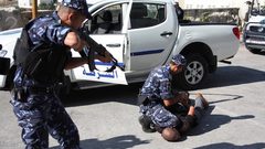 الشرطة: اعتقال شخصين من "مثيري الشغب" في مدينة نابلس