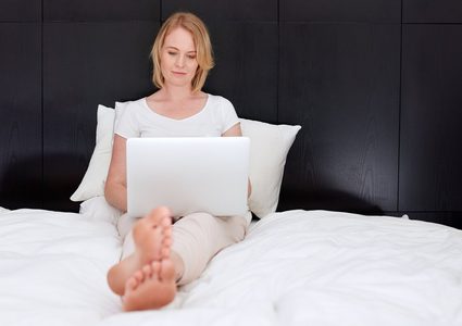 في زمن كورونا.. إليكم أبرز فوائد العمل من السرير