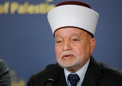 المفتي يدين محاولات إدخال الشمعدان إلى الأقصى