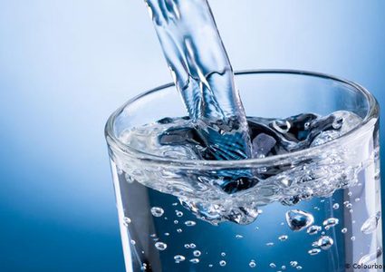 شرب الماء بانتظام يثبط هرمونات السمنة والسكري