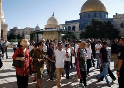 مستوطنون يقتحمون "الأقصى" بحماية قوات الاحتلال