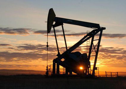 مخزونات الخام الأمريكية تصعد باسعار النفط