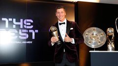 ليفاندوفسكي يتوج بجائزة الأفضل في 2020