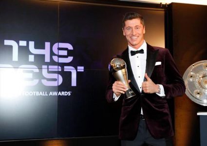 ليفاندوفسكي يتوج بجائزة الأفضل في 2020