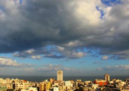 الطقس: أجواء غائمة ولا يطرأ تغير على درجات الحرارة