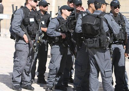 قوات الاحتلال تعتقل فتى من العيسوية بالقدس المحتلة