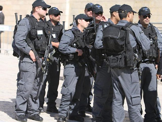 قوات الاحتلال تعتقل فتى من العيسوية بالقدس المحتلة
