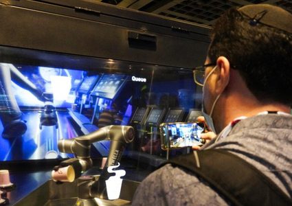 "اسرائيل" تلزم جميع العائدين من الخارج بالحجر المنزلي