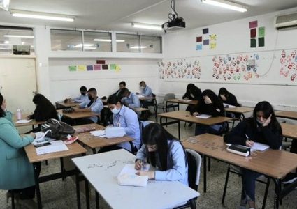 استقبال الطلاب في جميع المدارس في كفر قرع