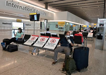 هولندا تحظر الرحلات الجوية إلى بريطانيا