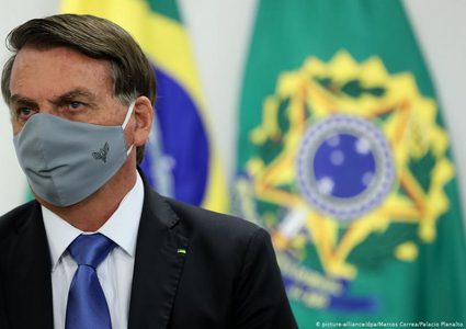 الرئيس البرازيلي ينتقد اندفاع العالم لتوفير لقاح كورونا
