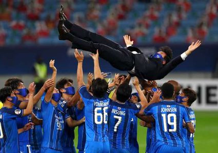 رغم تتويجه باللقب الآسيوي مدرب أولسان الكوري يتخلى عن منصبه