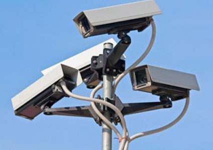 الاحتلال ينصب كاميرات مراقبة جديدة في تل رميدة وسط الخليل