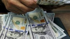 كورونا يبقي على مليارات الدولارات في جيوب الروس