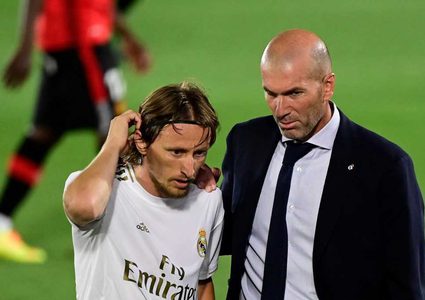 زيدان ينوي استبعاد مودريتش أمام غرناطة