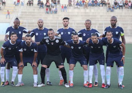 بلاطة يستغل سقوط المكبر ويخطف صدارة المحترفين