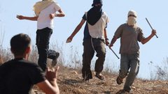 نابلس: إصابة عدد من المواطنين بعد هجوم مستوطنين على مركباتهم