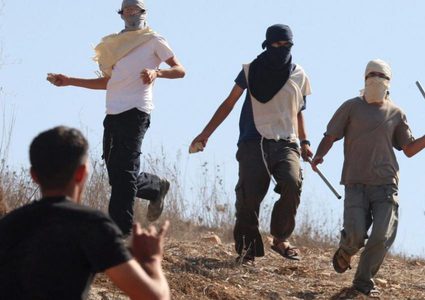 نابلس: إصابة عدد من المواطنين بعد هجوم مستوطنين على مركباتهم