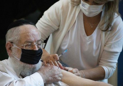 صحة الاحتلال تبدأ حملة التطعيمات بلقاح فيروس كورونا