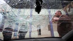 مستوطنون يهاجمون مركبات المواطنين بالحجارة قرب بلدة حوارة