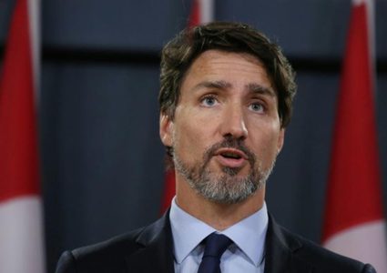 رئيس الوزراء الكندي يتلقى اللقاح مع فئته العمرية