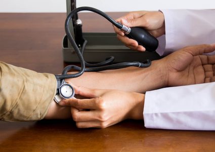 ما هي الطريقة الصحيحة لقياس ضغط الدم ؟