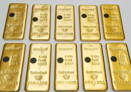 هبوط سعر الذهب بعد إقرار الكونغرس الأمريكي حزمة مساعدات اقتصادية