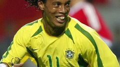 النجم البرازيلي رونالدينيو يطلب من عشاقه الصلاة والدعاء لوالدته